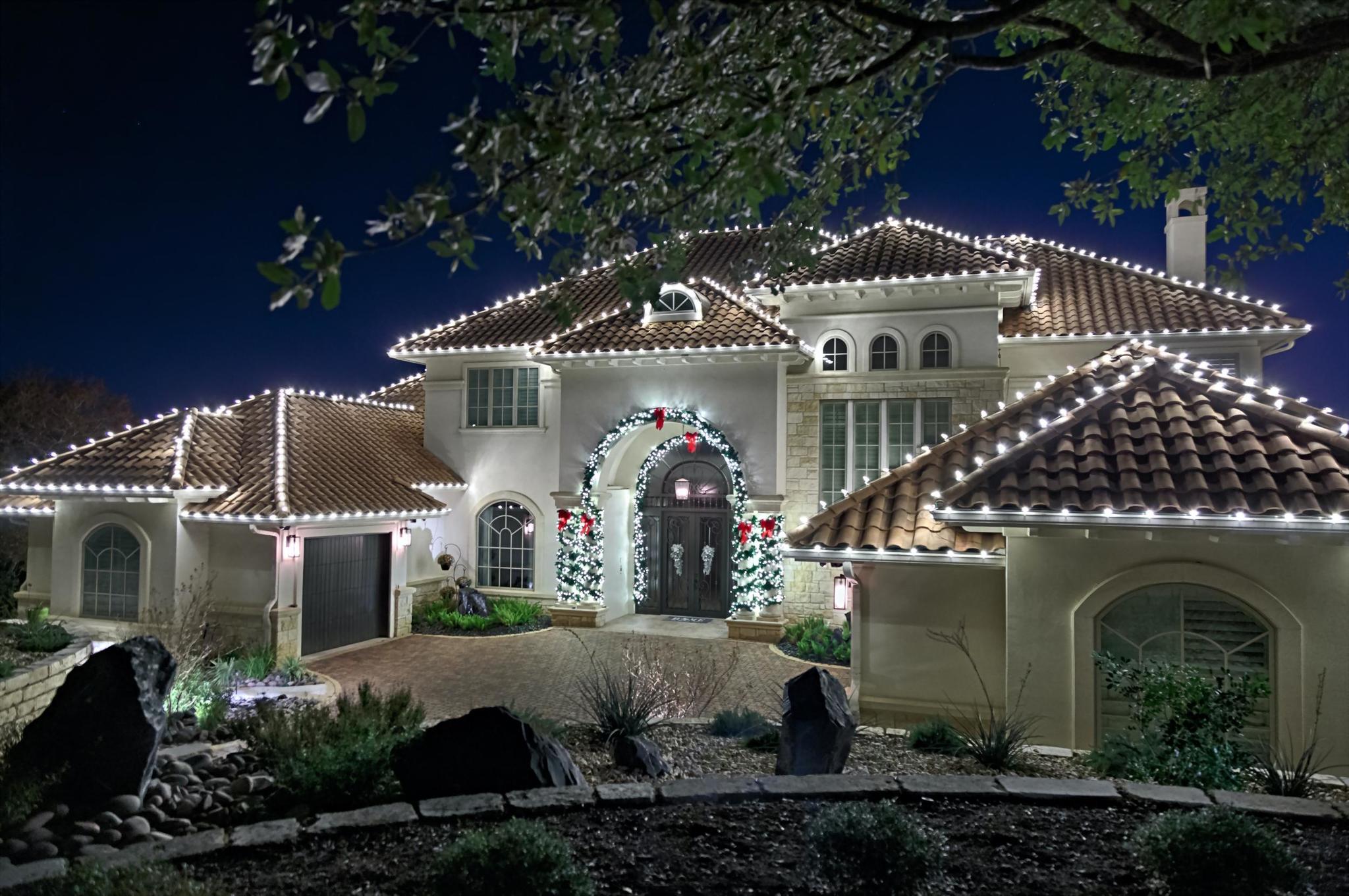 How to Hang Christmas Lights
