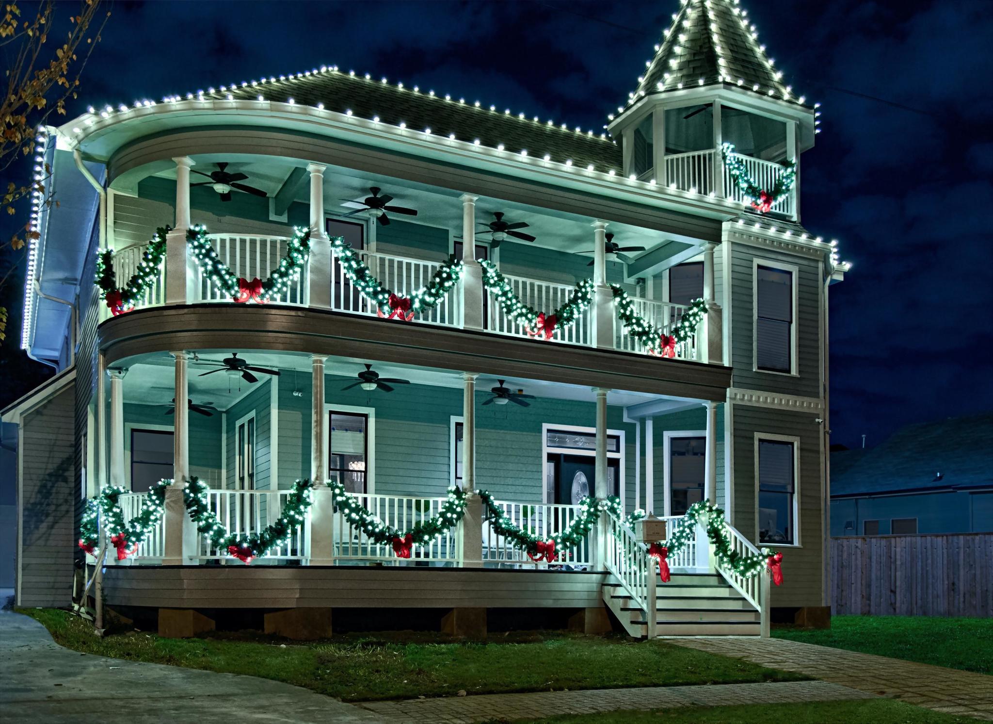 How We Design Christmas Lights for Residential Homes