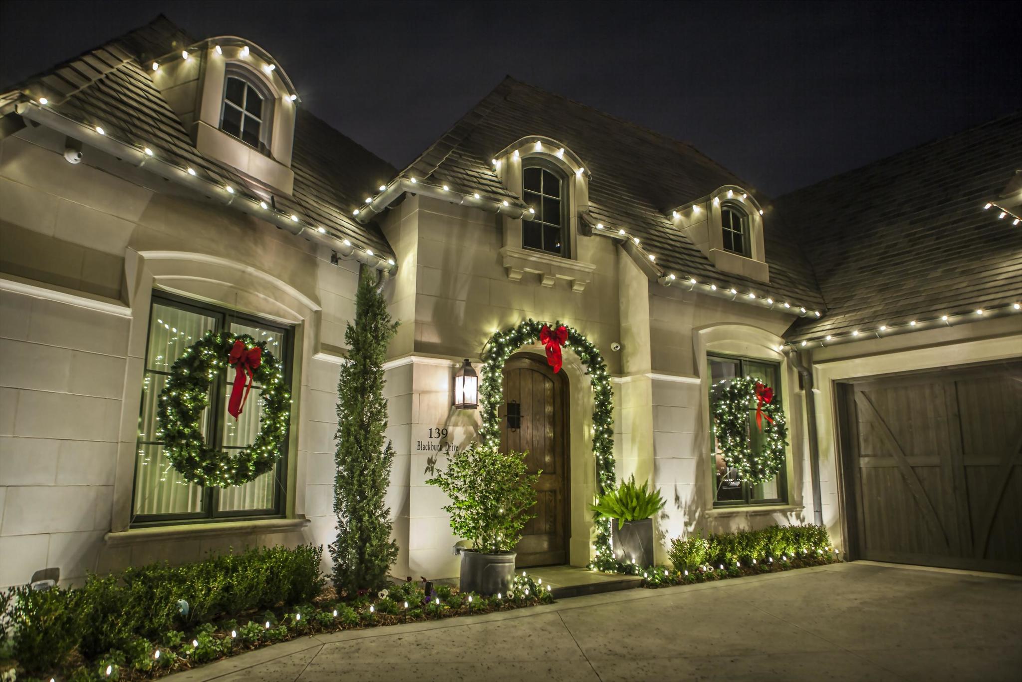 The Perfect Light is the Right Christmas Light Installation Company for You!