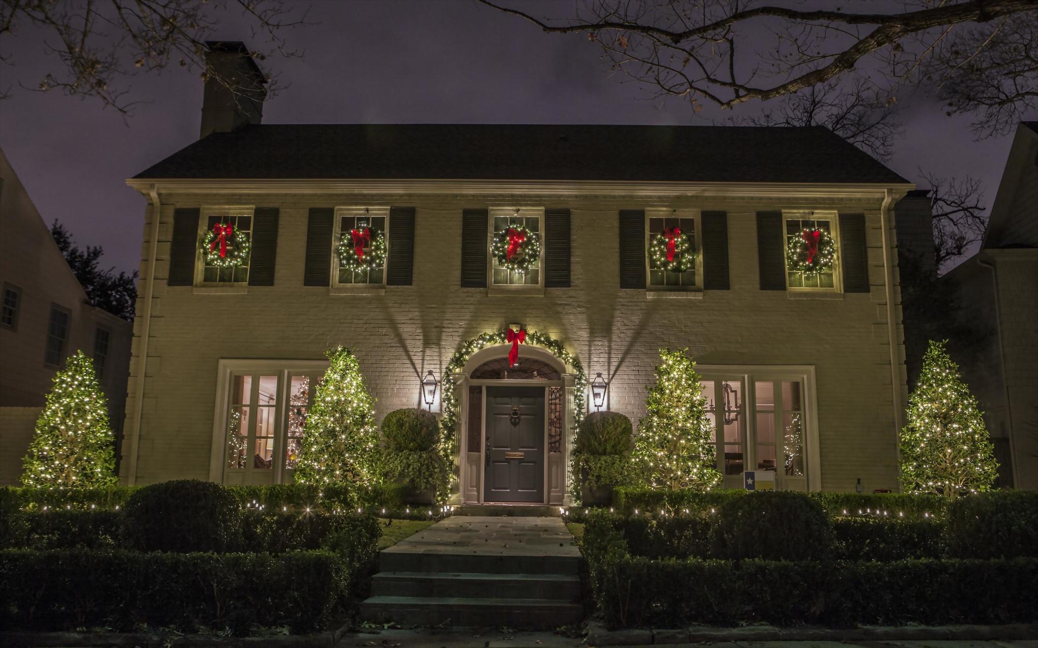 Things to Consider Before Setting Up Christmas Lights