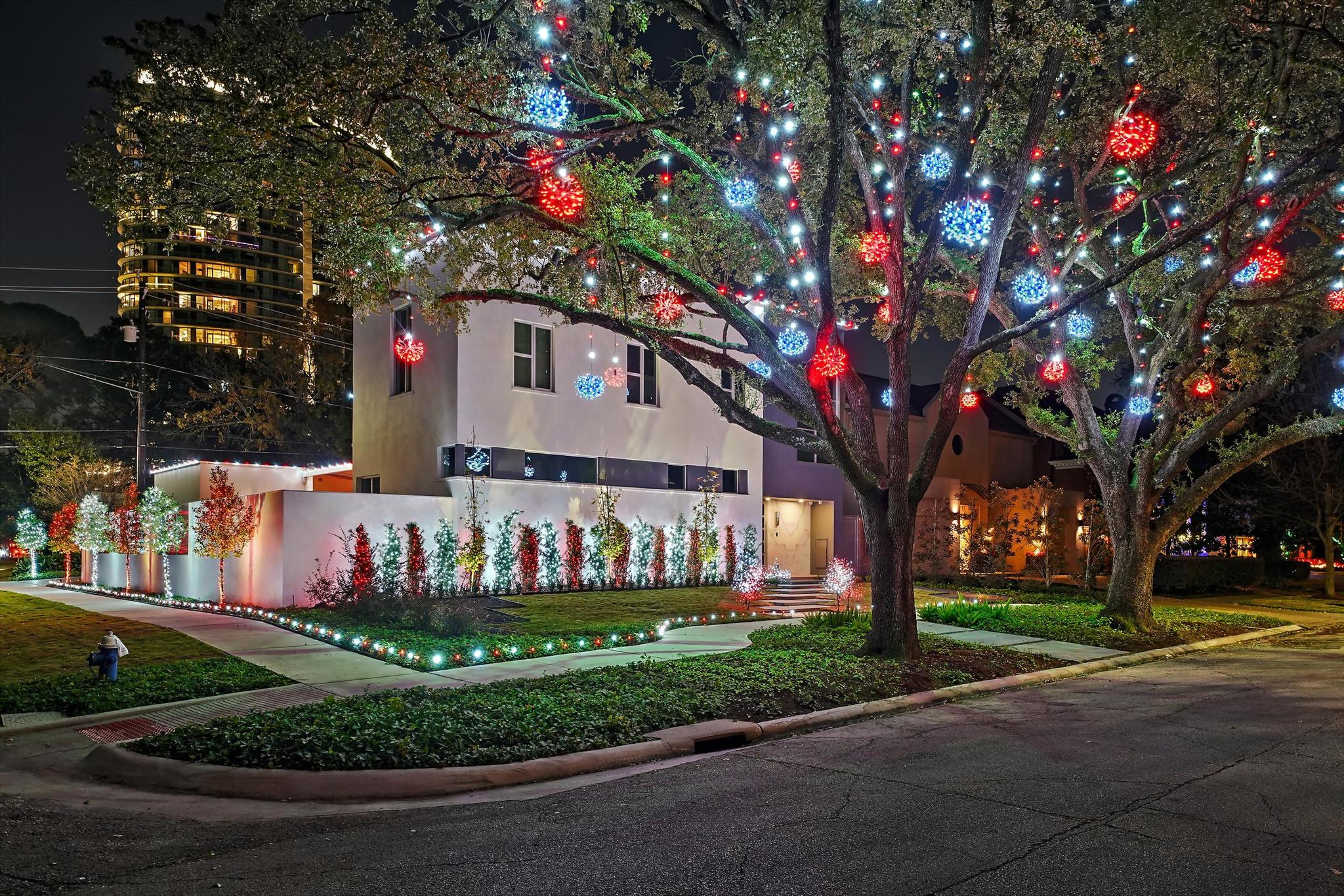 The Best Christmas Light Installations in Dallas, TX