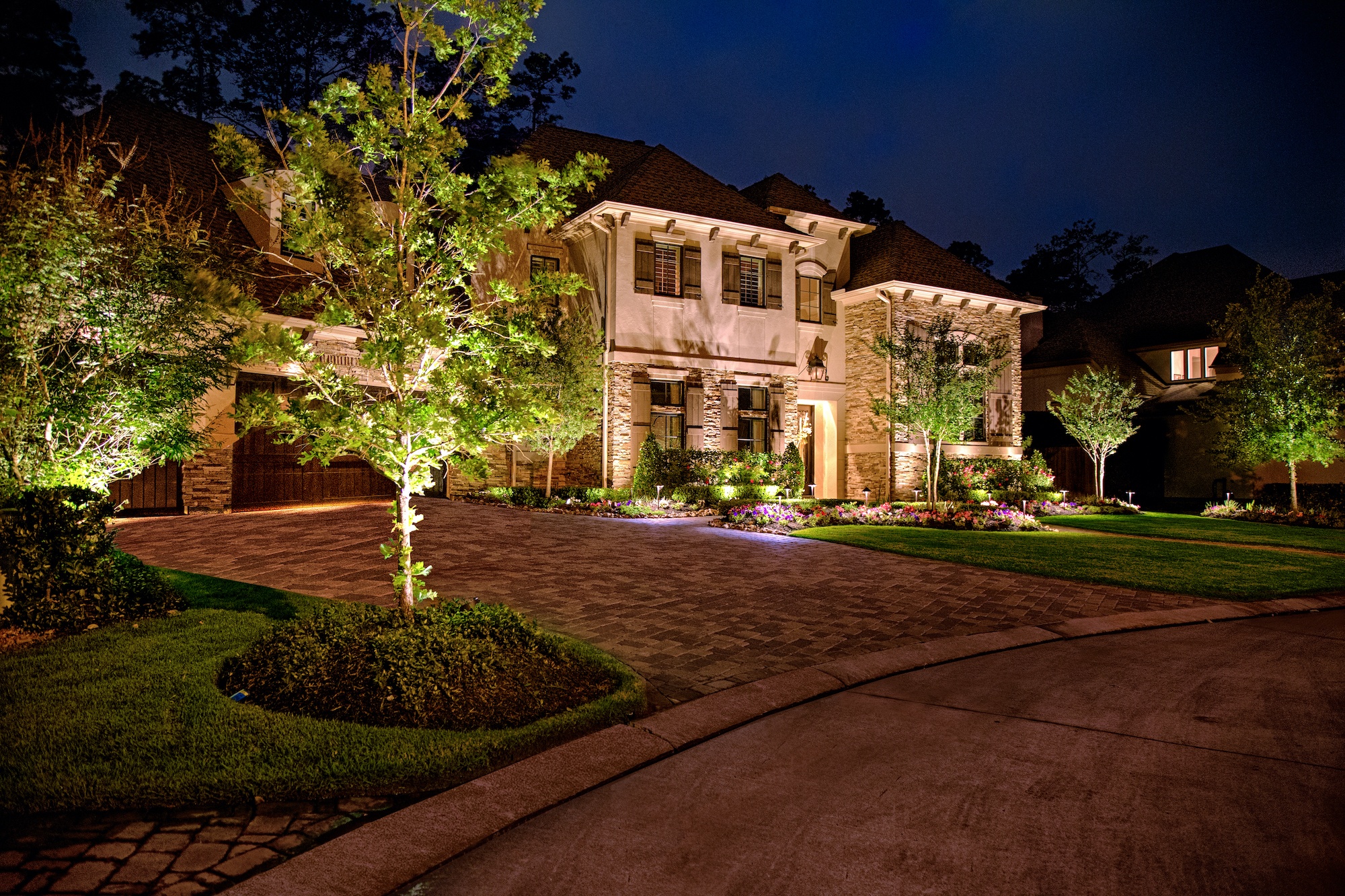 Landscape Uplighting: Everything You Need to Know