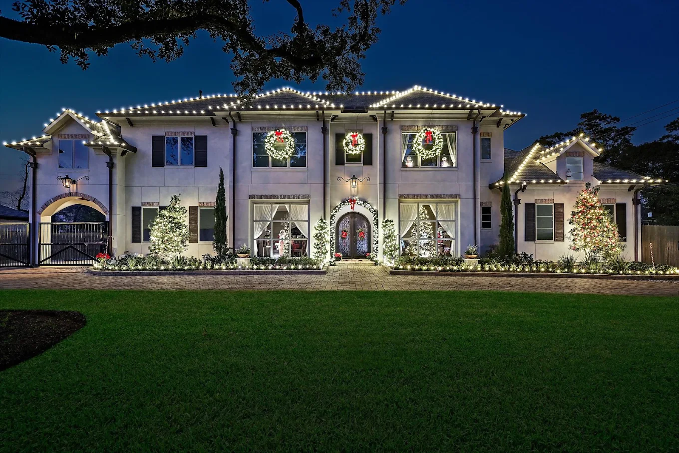 What a Full-Service Christmas Lighting Program Includes, From Design Call to Takedown