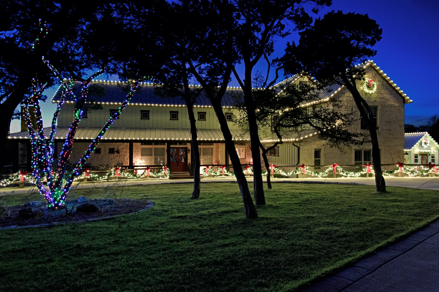 Commercial barn Christmas lighting and architectural accents