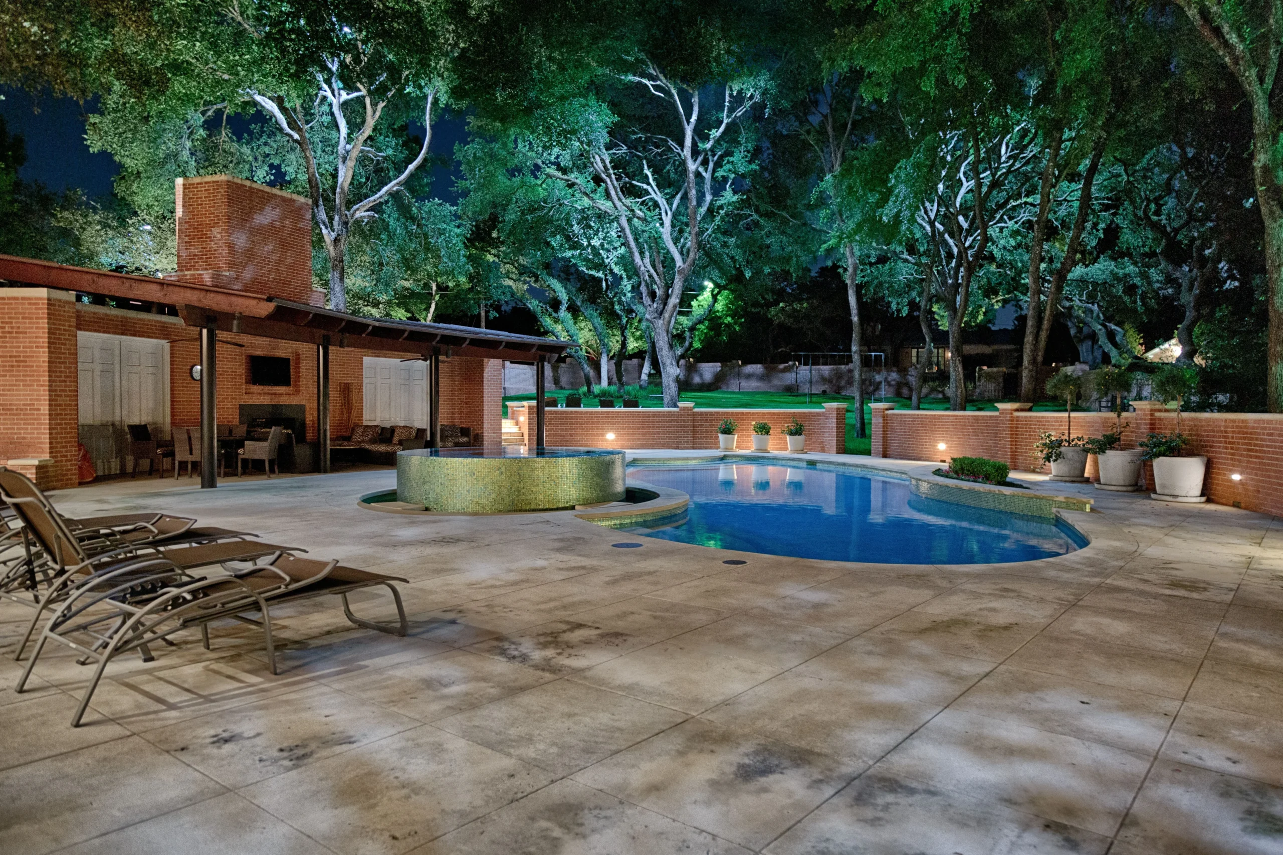 Landscape & Holiday Lighting Arlington — outdoor lighting project by The Perfect Light — photo 8