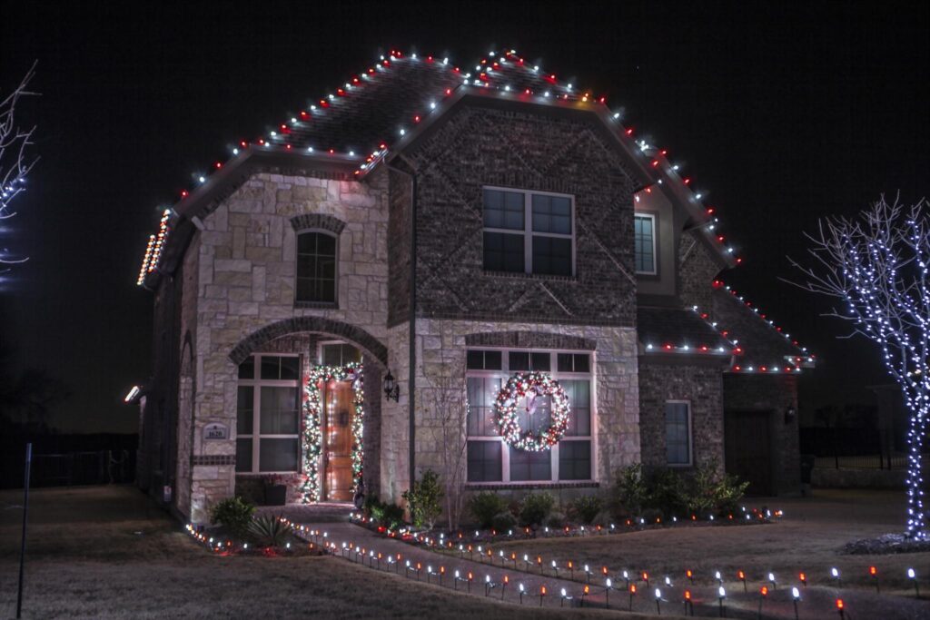 red and white outdoor Christmas Lights
