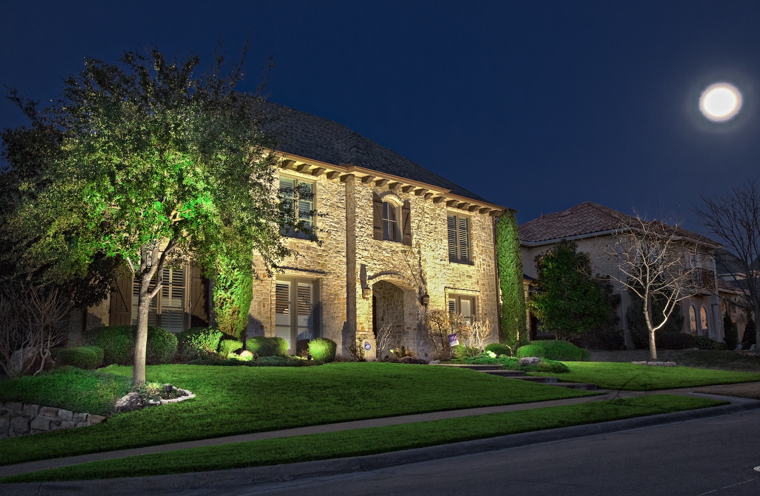 outdoor landscape lighting on texas home